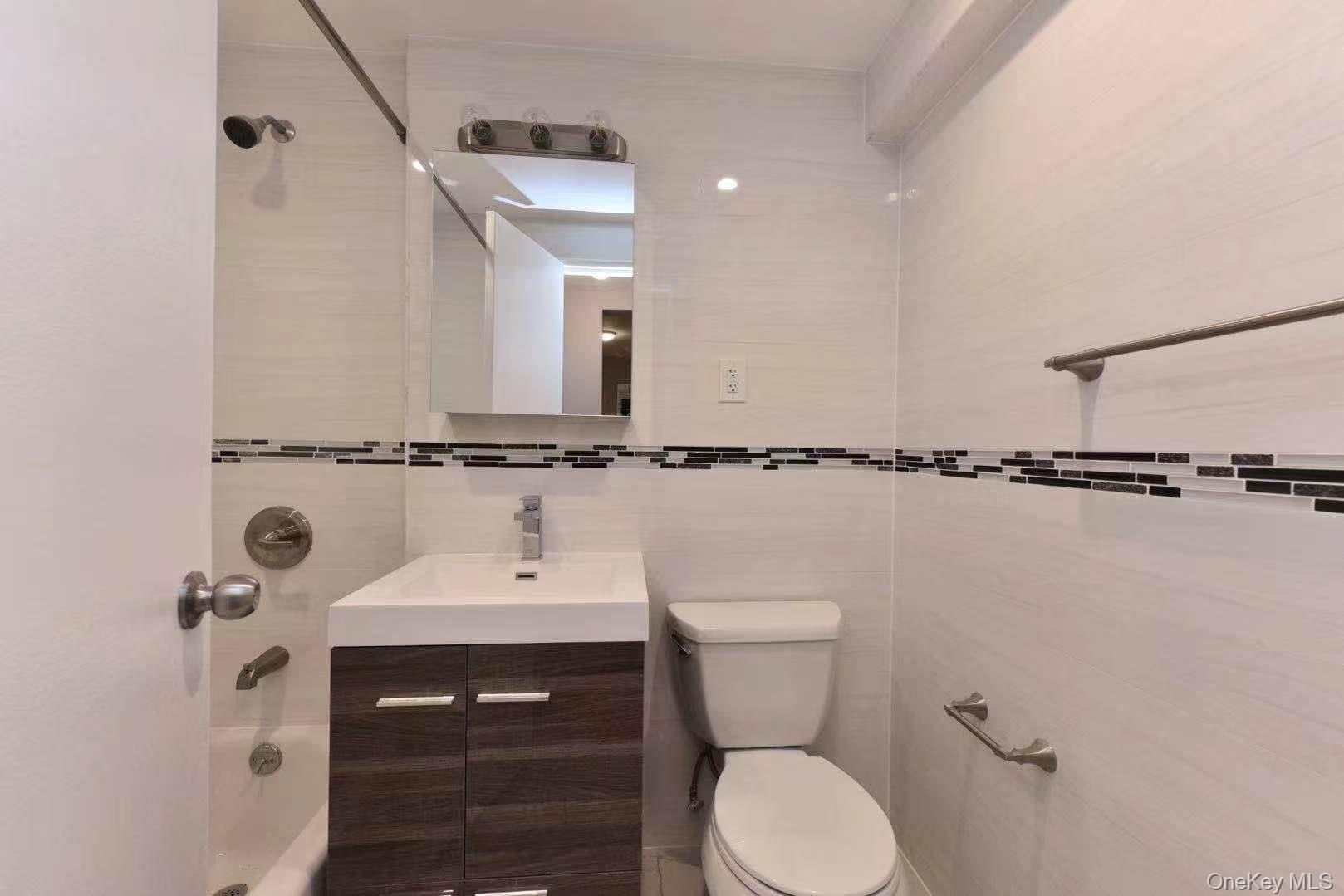 Condo Melbourne  Queens, NY 11367, MLS-970563-13