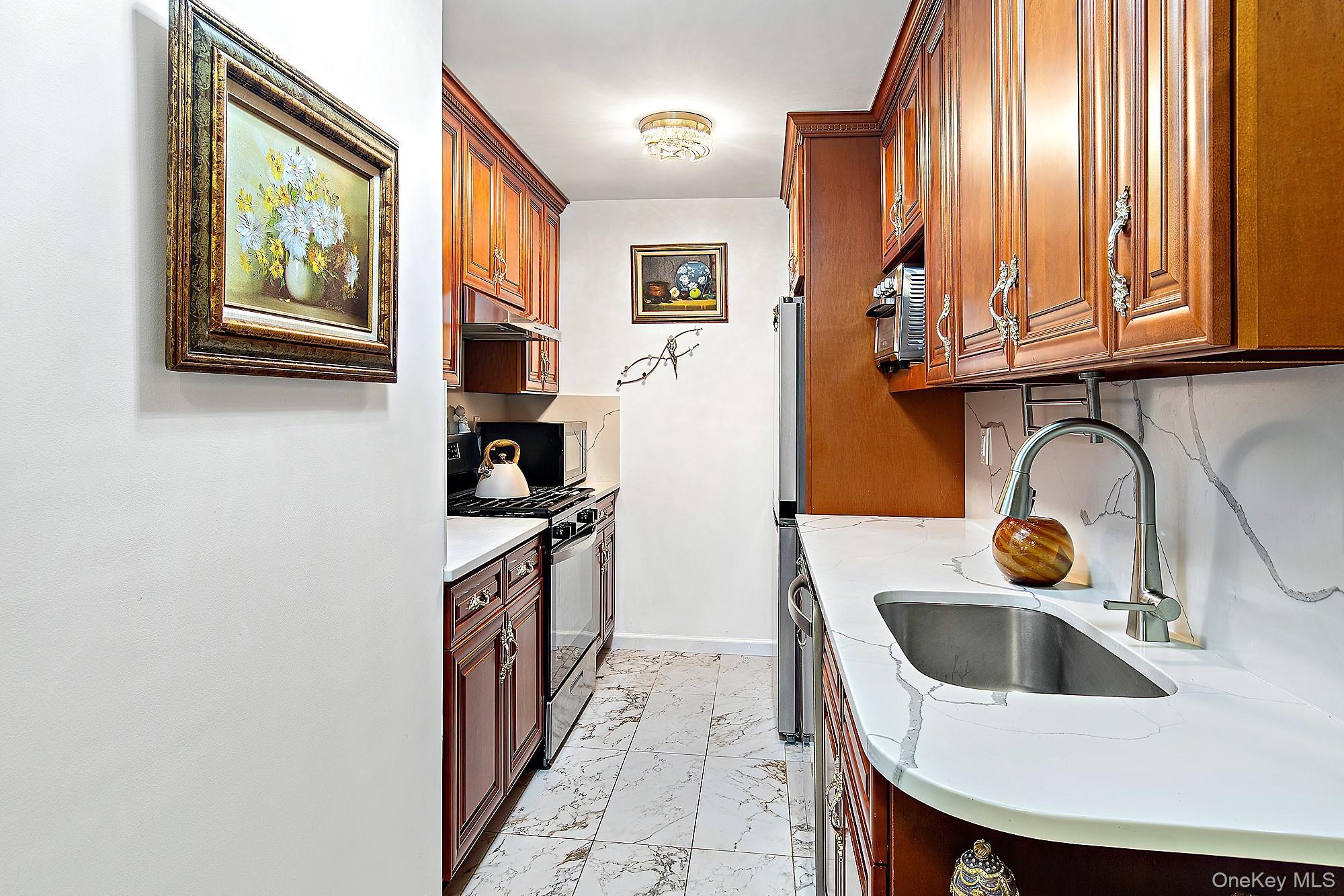 Coop Henry Hudson  Bronx, NY 10463, MLS-970605-2