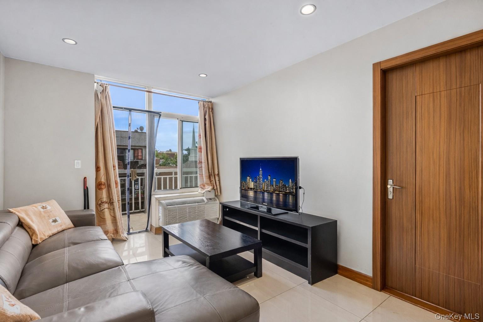 Condo 111th  Queens, NY 11368, MLS-970650-2