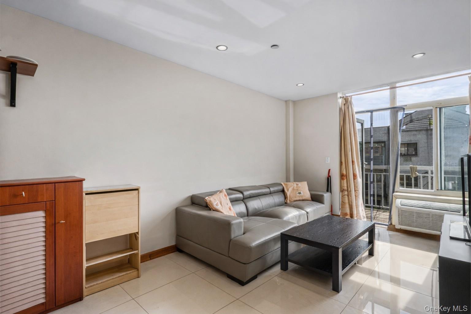 Condo 111th  Queens, NY 11368, MLS-970650-3