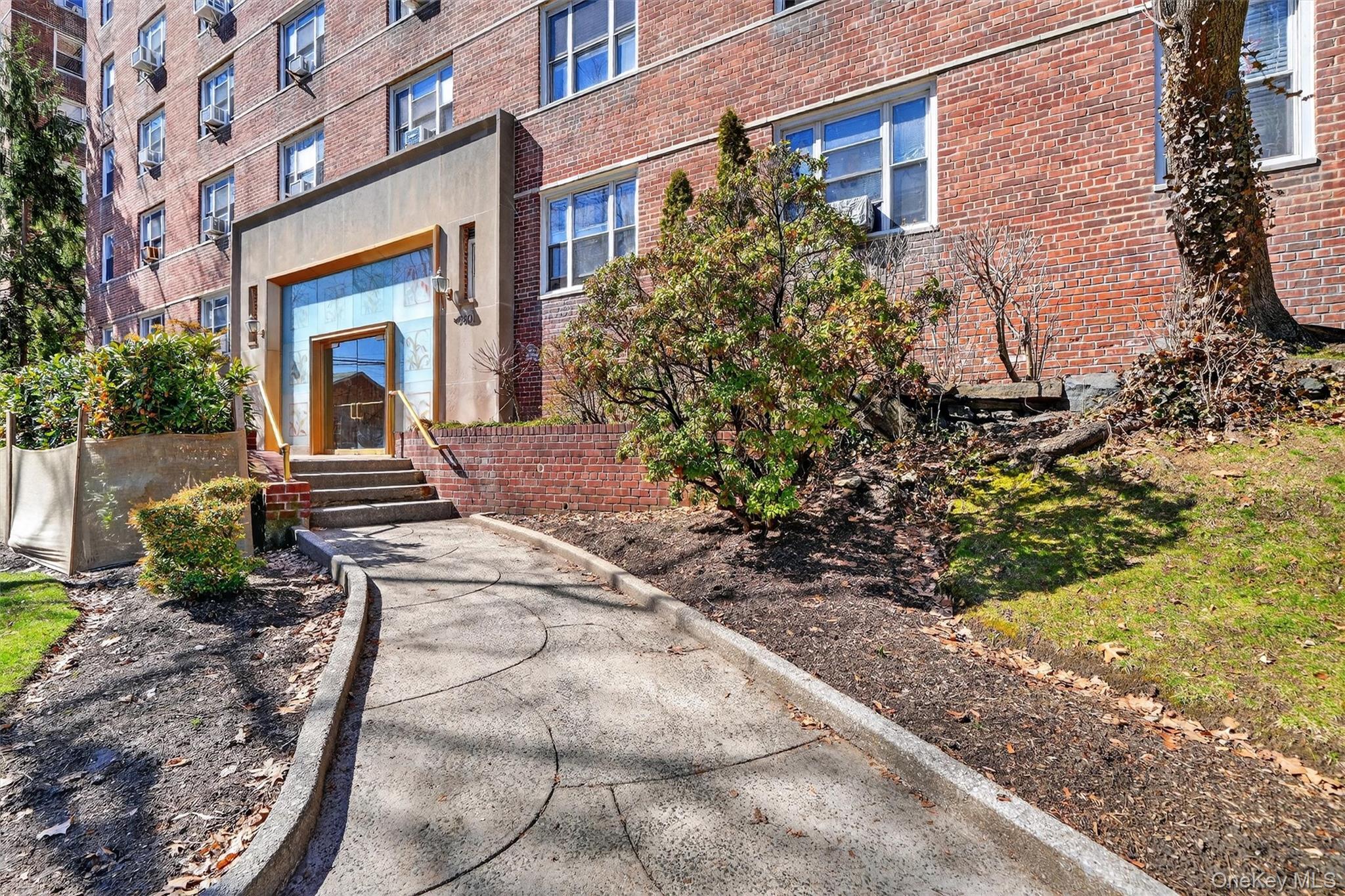 Coop Riverdale  Bronx, NY 10471, MLS-970654-2