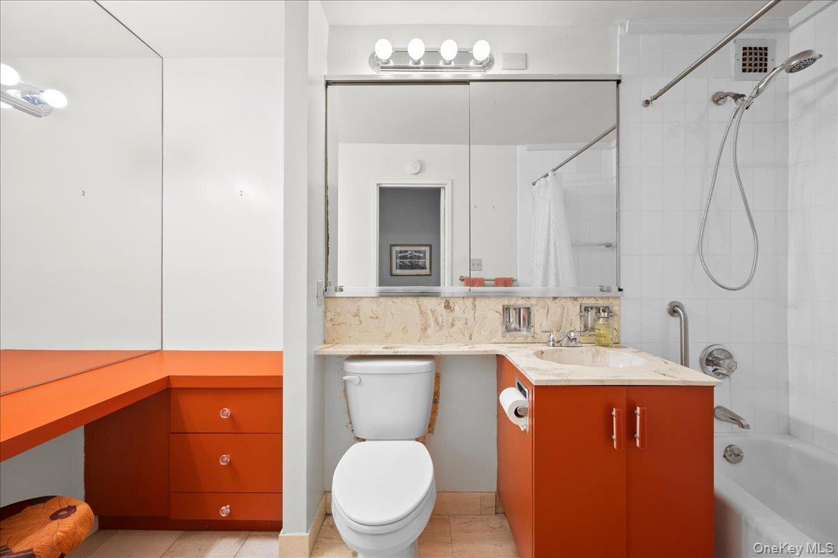 Condo Greenridge Westchester County, NY 10605, MLS-970657-24