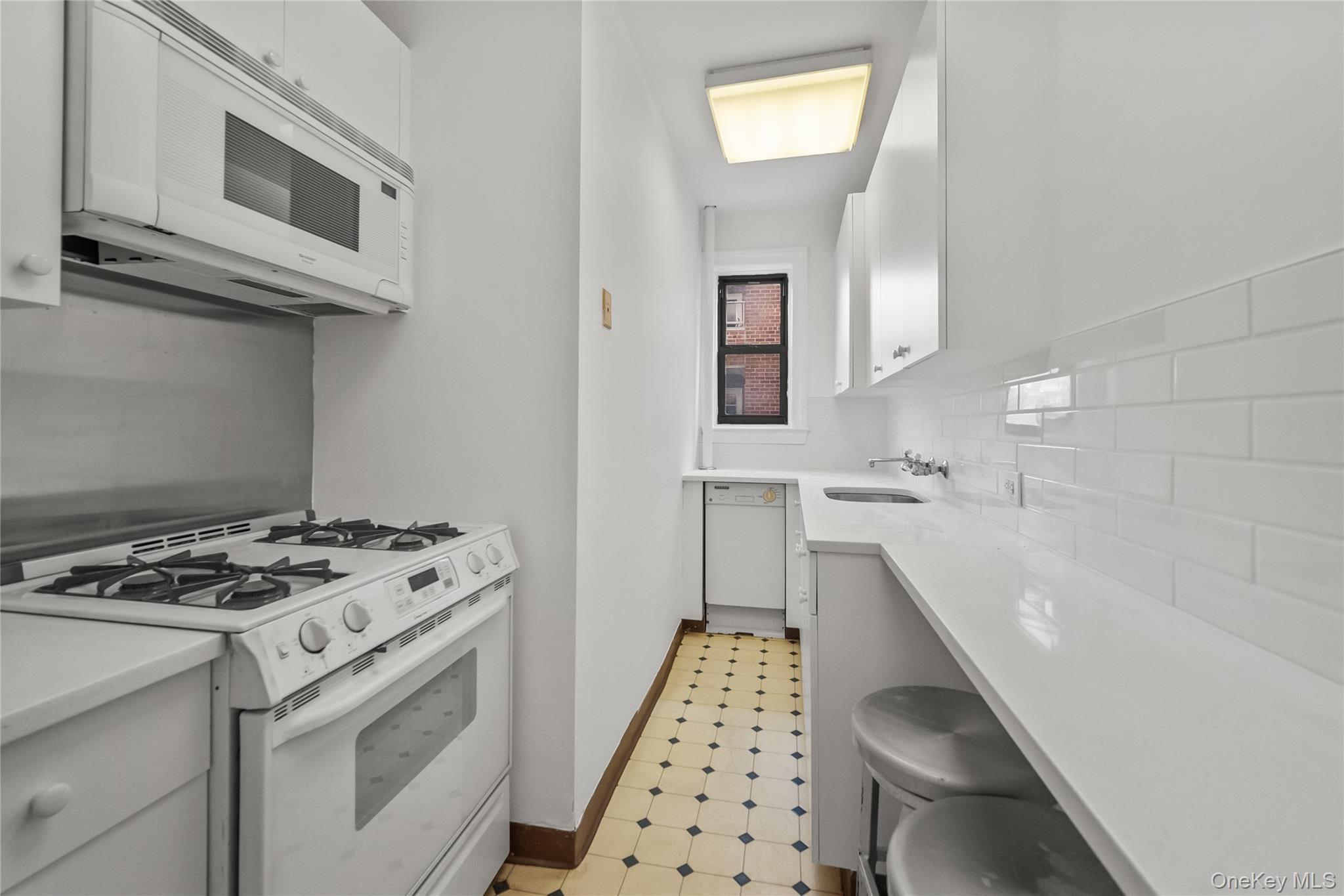 Coop Hartsdale  Westchester County, NY 10530, MLS-970687-11