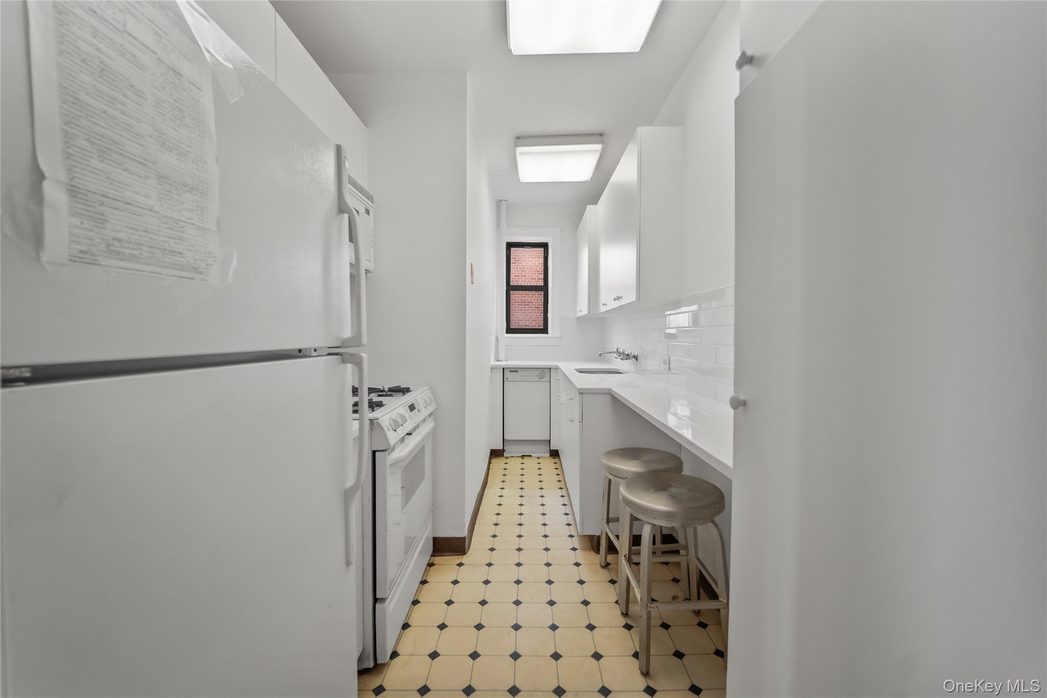 Coop Hartsdale  Westchester County, NY 10530, MLS-970687-12