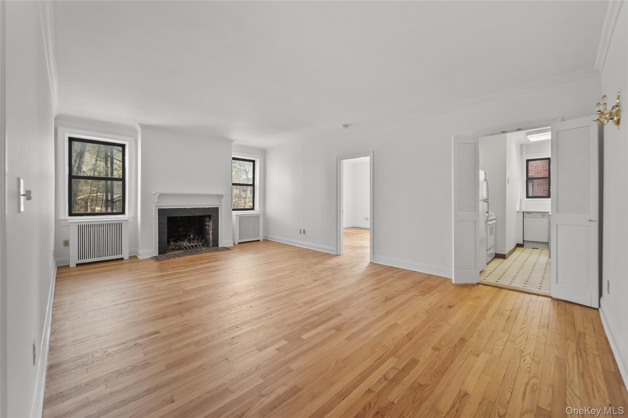 Coop Hartsdale  Westchester County, NY 10530, MLS-970687-4