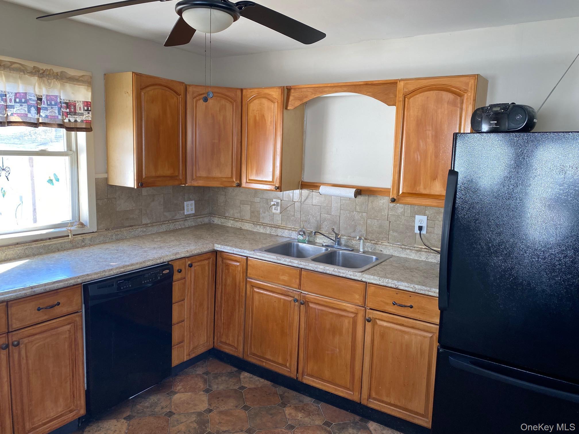 Single Family Beechwood  Suffolk County, NY 11967, MLS-970725-11