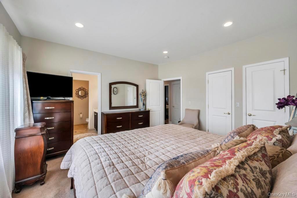 Single Family Flower  Suffolk County, NY 11967, MLS-970737-25