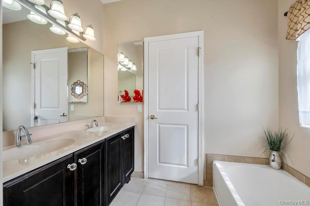 Single Family Flower  Suffolk County, NY 11967, MLS-970737-27