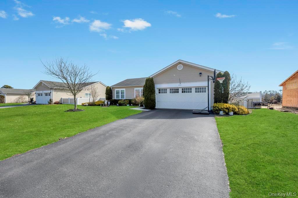 Single Family Flower  Suffolk County, NY 11967, MLS-970737-3