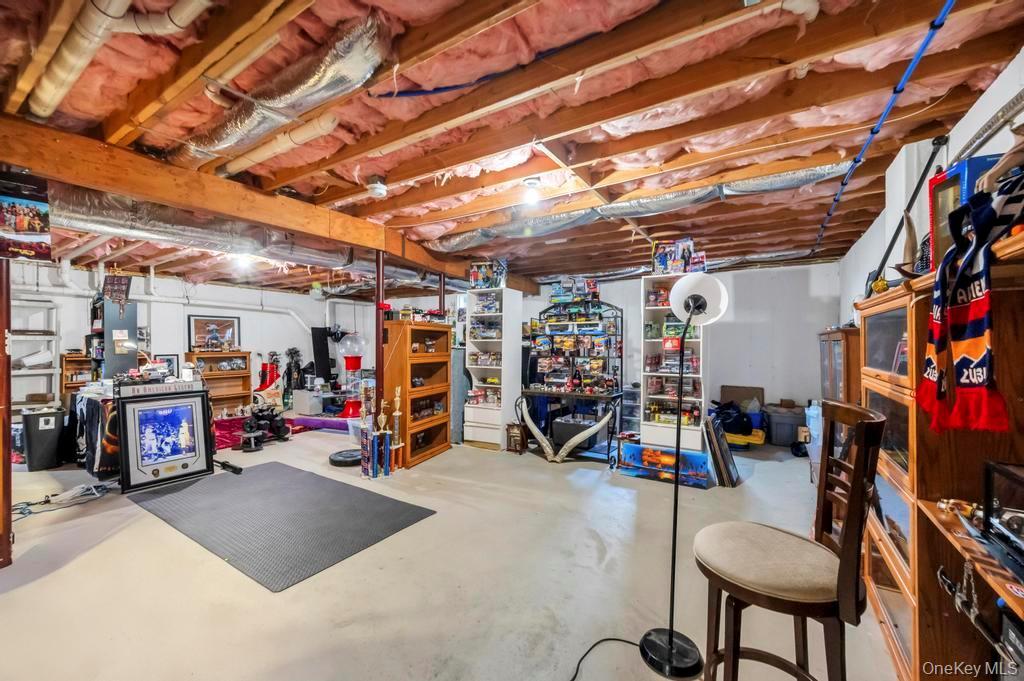 Single Family Flower  Suffolk County, NY 11967, MLS-970737-32