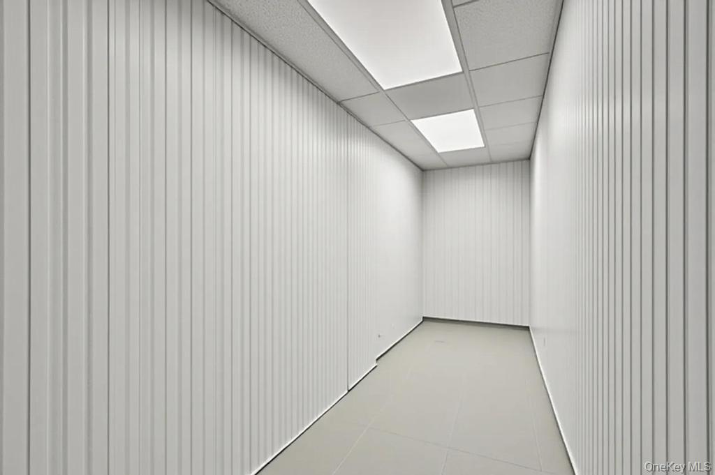 Single Family Flower  Suffolk County, NY 11967, MLS-970737-33