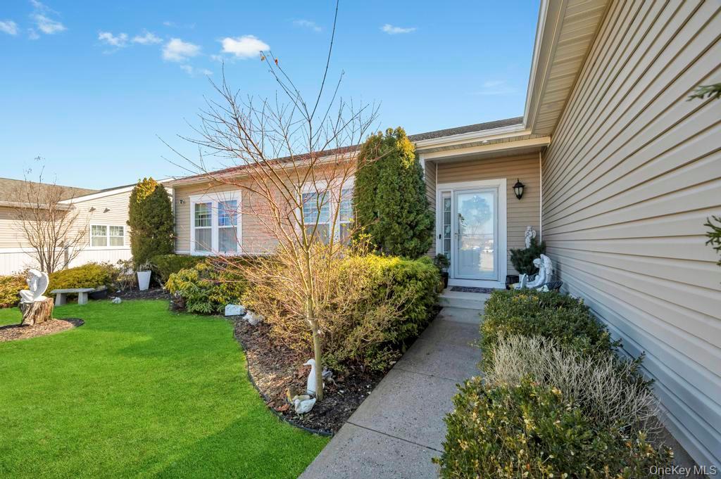 Single Family Flower  Suffolk County, NY 11967, MLS-970737-4