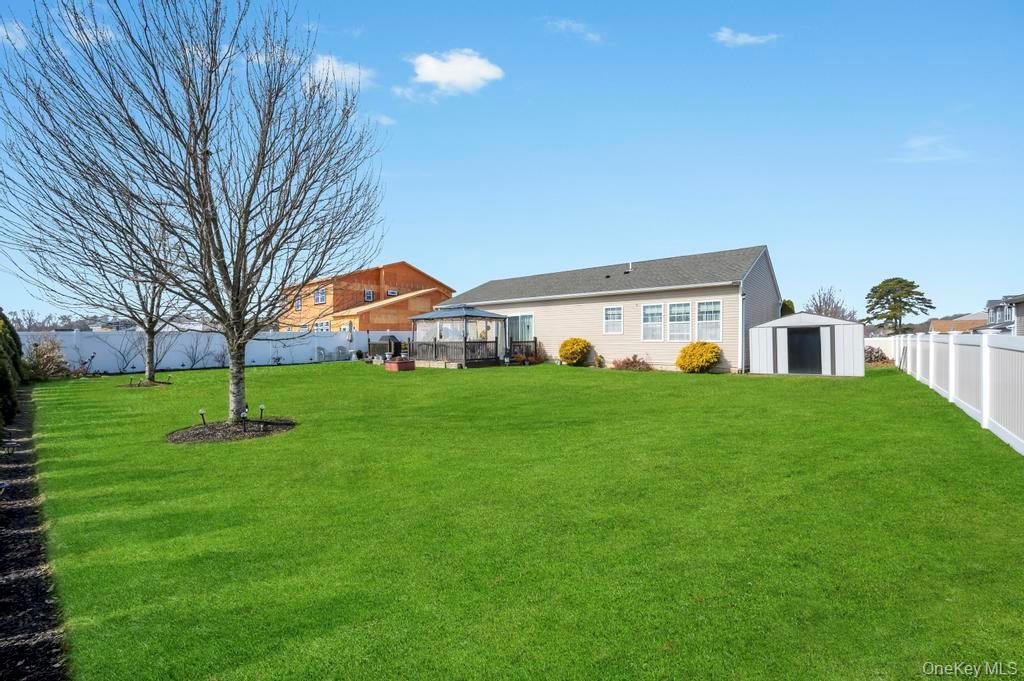 Single Family Flower  Suffolk County, NY 11967, MLS-970737-8