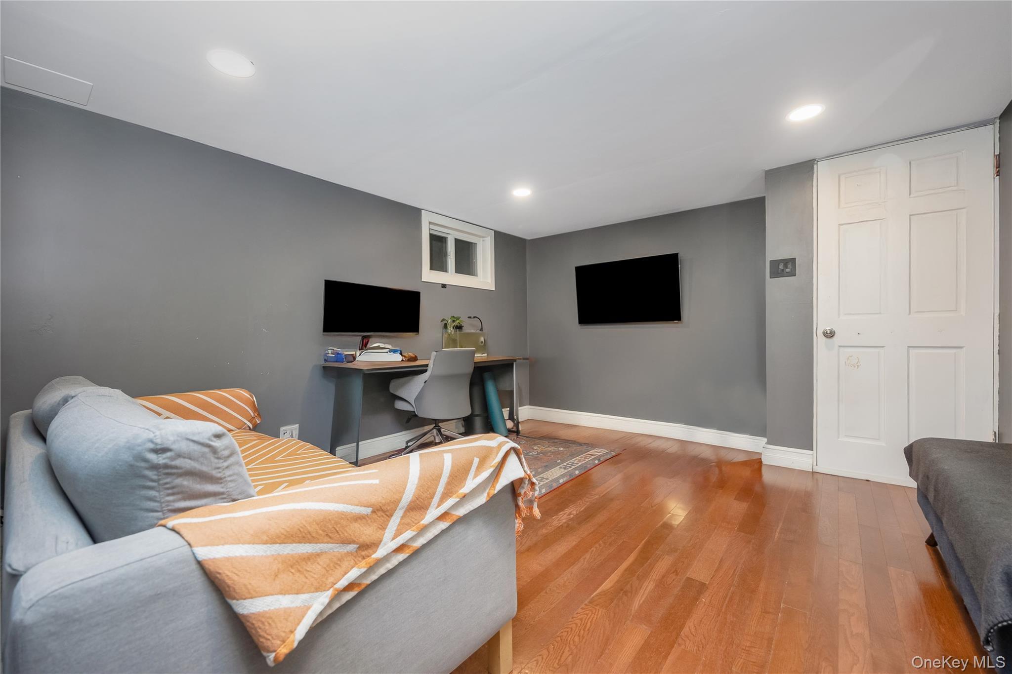 Single Family Franklin  Nassau County, NY 11565, MLS-970751-30