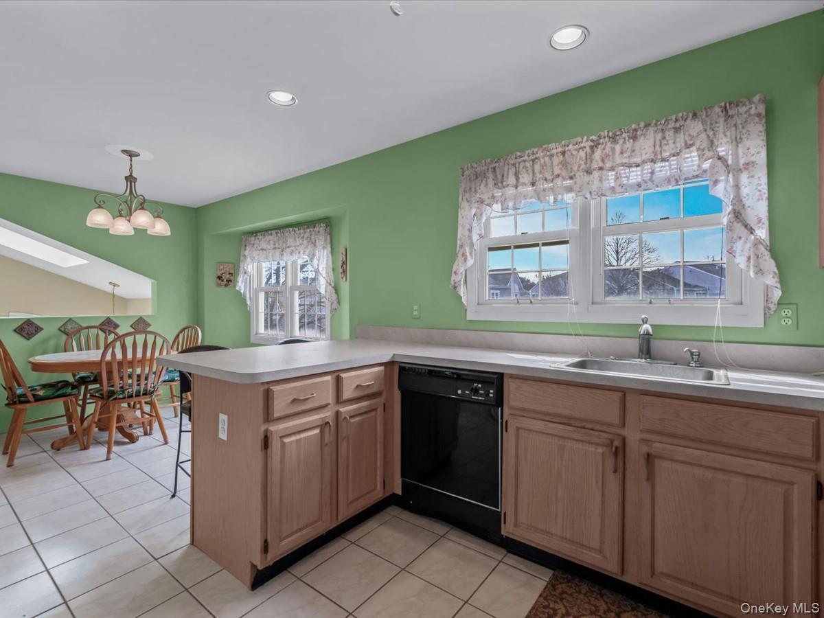 Condo Lakebridge Suffolk County, NY 11754, MLS-970789-14