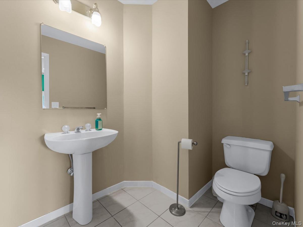 Condo Lakebridge Suffolk County, NY 11754, MLS-970789-17