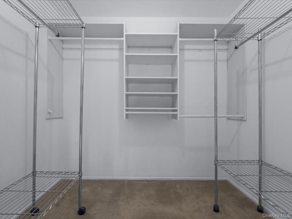 Condo Lakebridge Suffolk County, NY 11754, MLS-970789-20