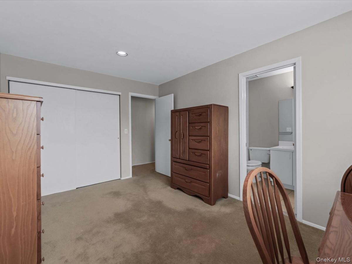 Condo Lakebridge Suffolk County, NY 11754, MLS-970789-22