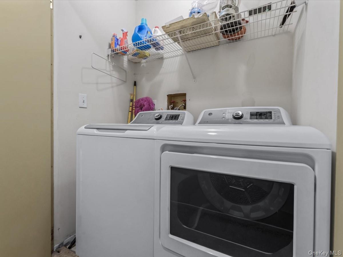 Condo Lakebridge Suffolk County, NY 11754, MLS-970789-24