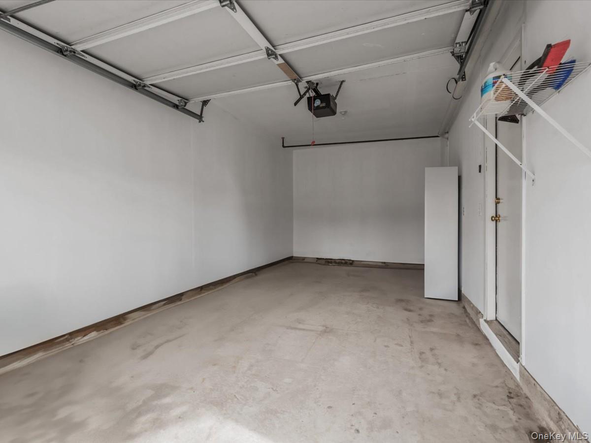 Condo Lakebridge Suffolk County, NY 11754, MLS-970789-26