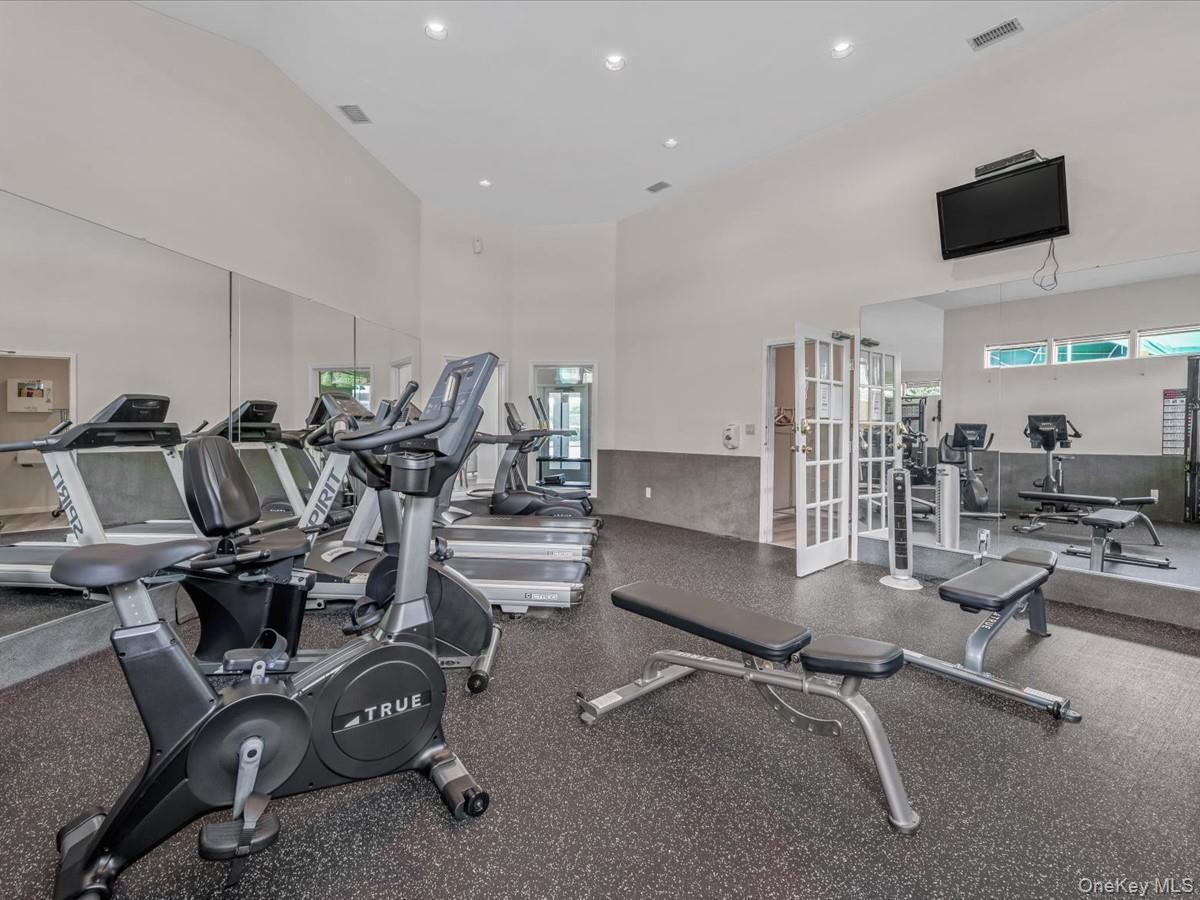 Condo Lakebridge Suffolk County, NY 11754, MLS-970789-30