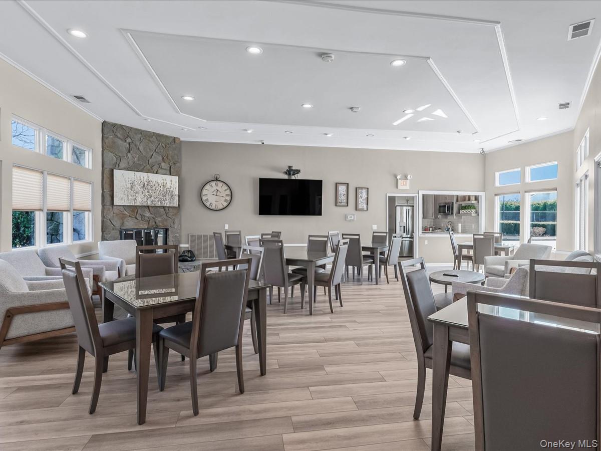 Condo Lakebridge Suffolk County, NY 11754, MLS-970789-32