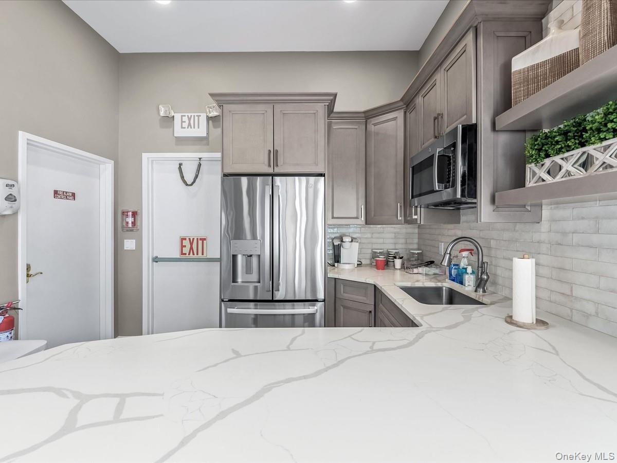 Condo Lakebridge Suffolk County, NY 11754, MLS-970789-33