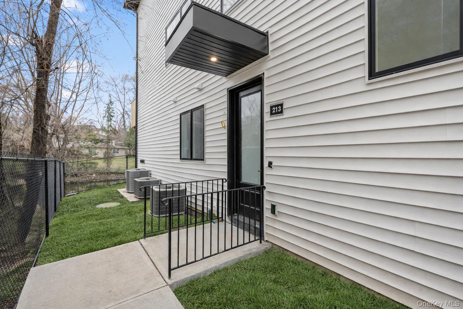 Condo Warren  Rockland County, NY 10952, MLS-970796-3