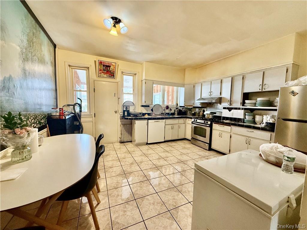 Single Family 28th  Brooklyn, NY 11229, MLS-970823-2