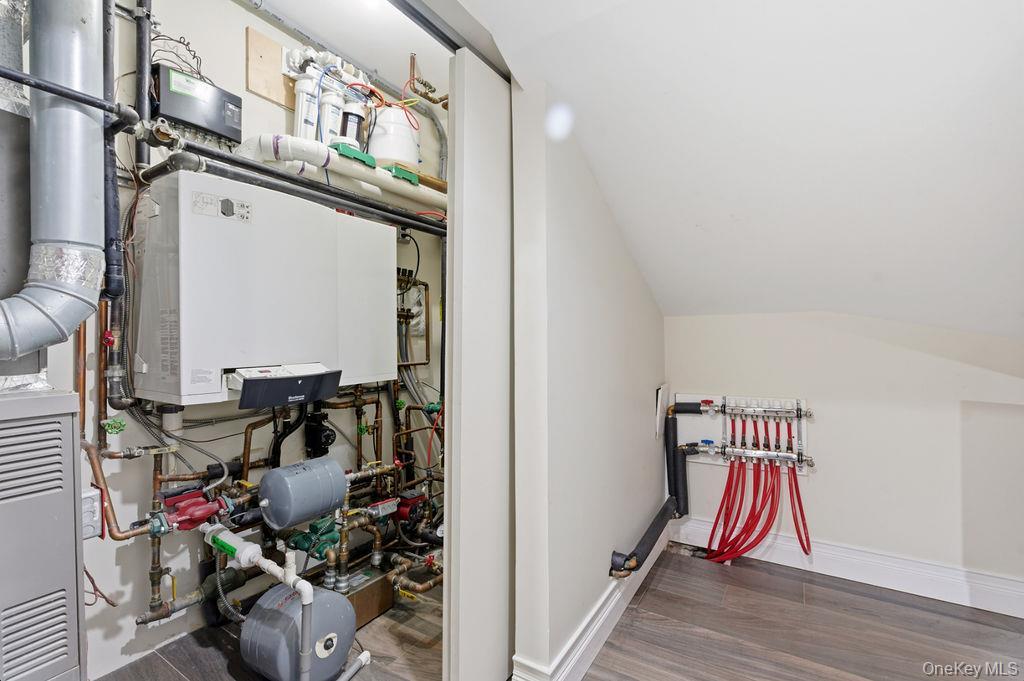 Single Family 83rd  Queens, NY 11414, MLS-970841-31