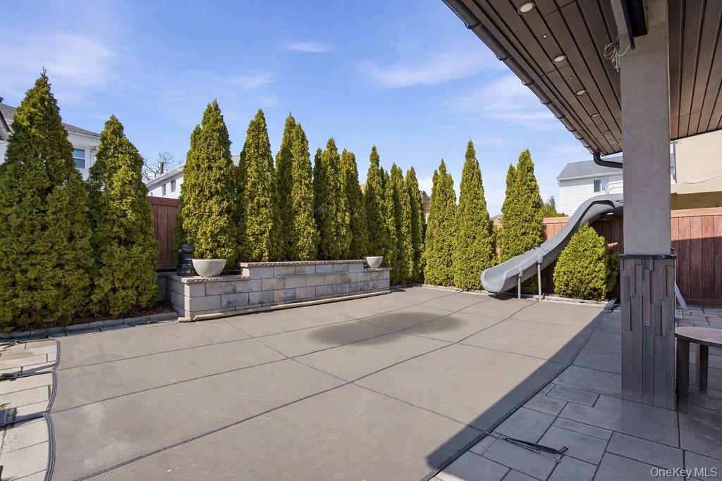 Single Family 83rd  Queens, NY 11414, MLS-970841-33