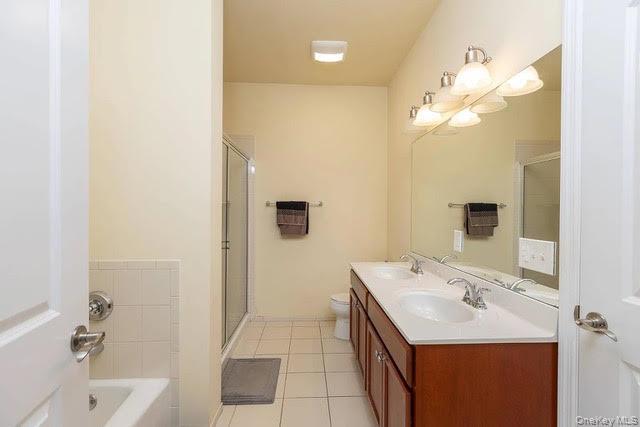 Condo Barley Suffolk County, NY 11772, MLS-970853-5