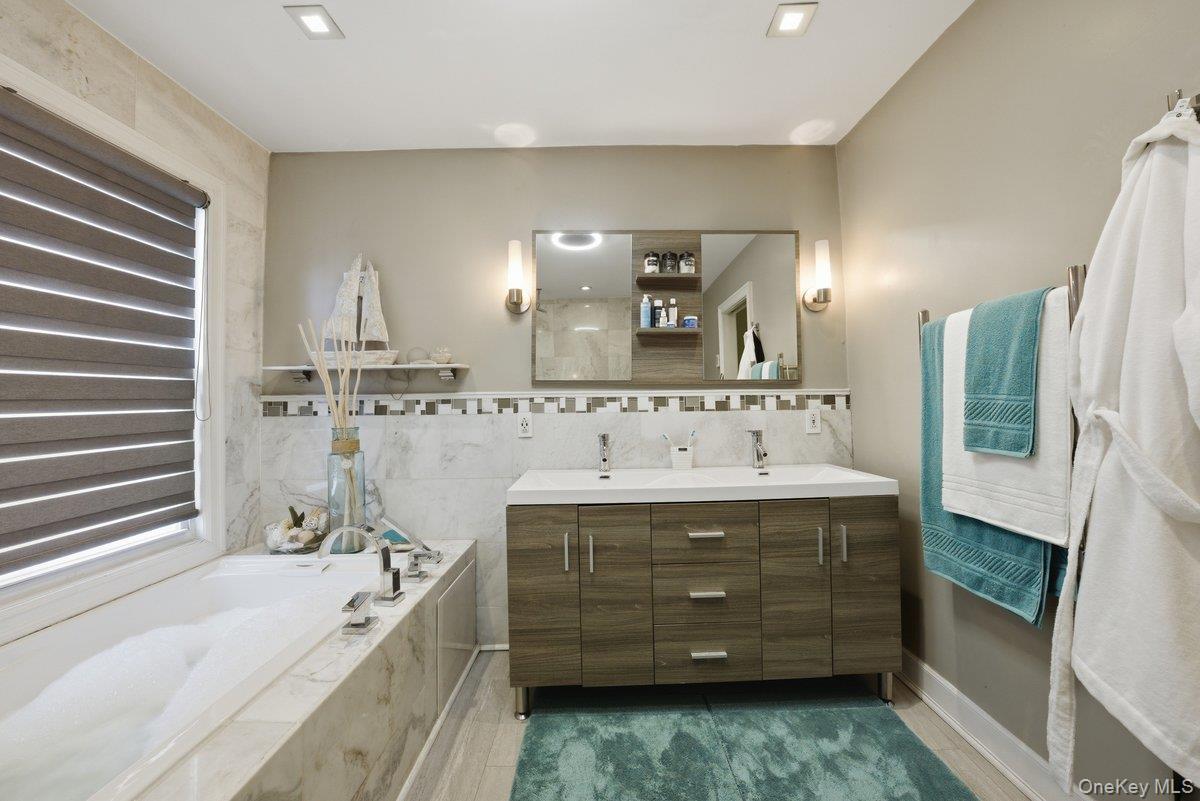 Single Family Carpenter  Bronx, NY 10470, MLS-970890-10