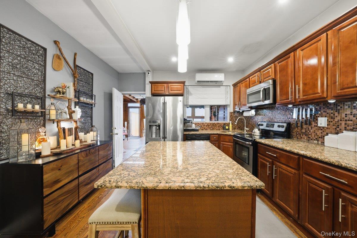 Single Family Carpenter  Bronx, NY 10470, MLS-970890-14