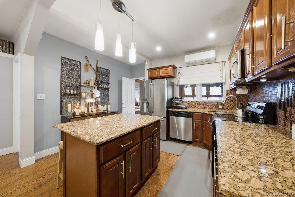 Single Family Carpenter  Bronx, NY 10470, MLS-970890-16