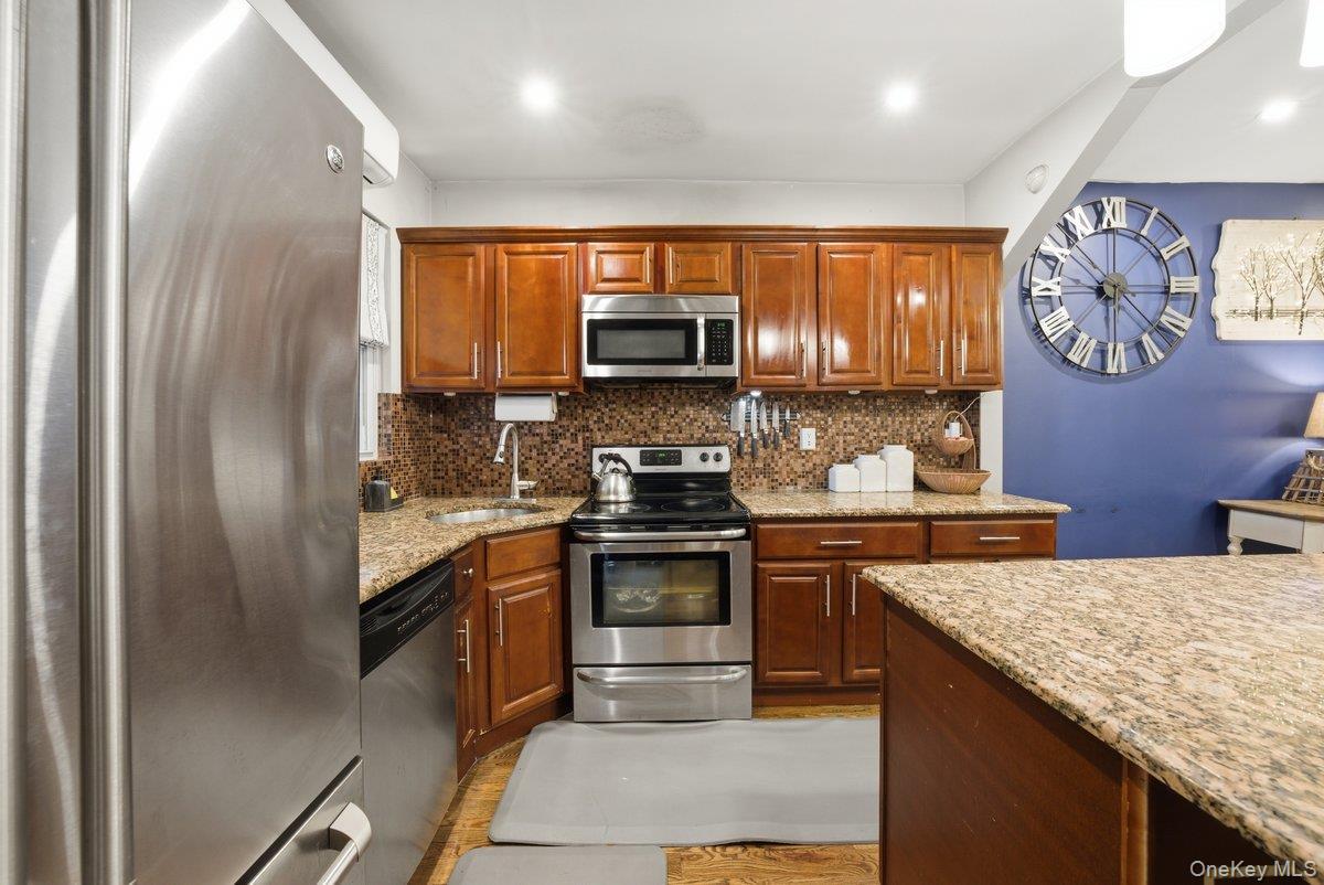 Single Family Carpenter  Bronx, NY 10470, MLS-970890-18