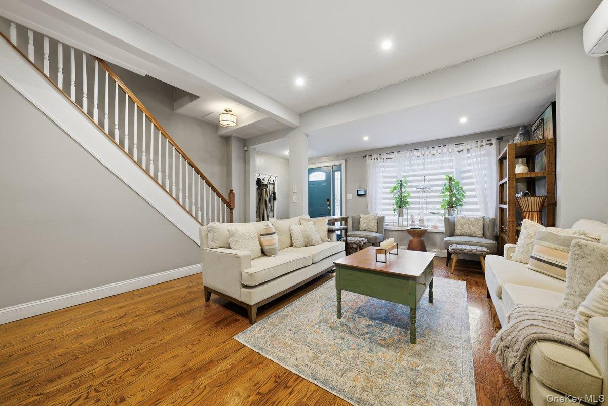 Single Family Carpenter  Bronx, NY 10470, MLS-970890-21