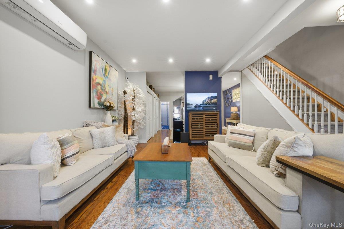 Single Family Carpenter  Bronx, NY 10470, MLS-970890-22