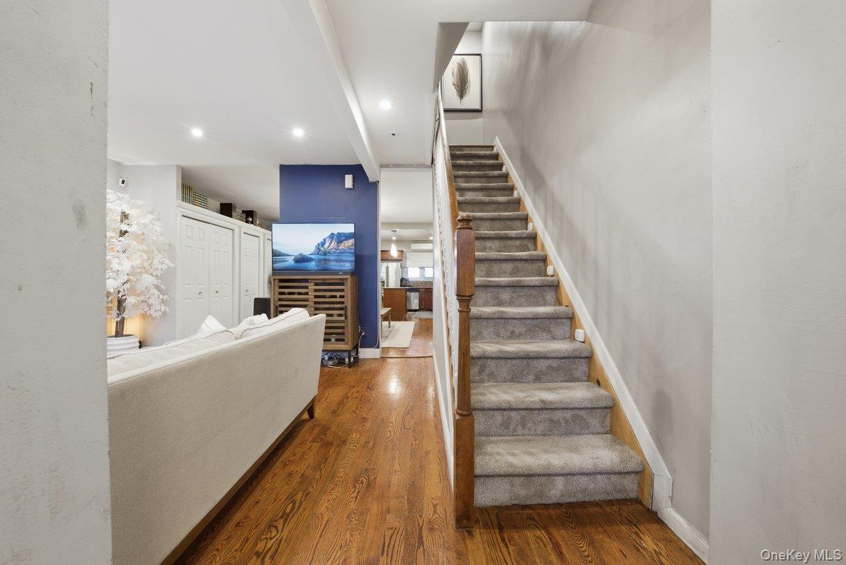 Single Family Carpenter  Bronx, NY 10470, MLS-970890-23