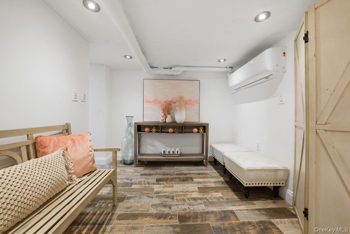 Single Family Carpenter  Bronx, NY 10470, MLS-970890-28