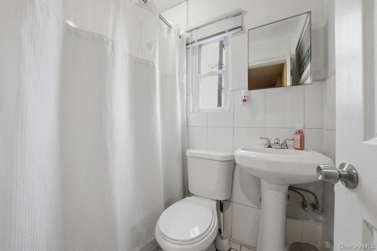 Single Family Carpenter  Bronx, NY 10470, MLS-970890-33