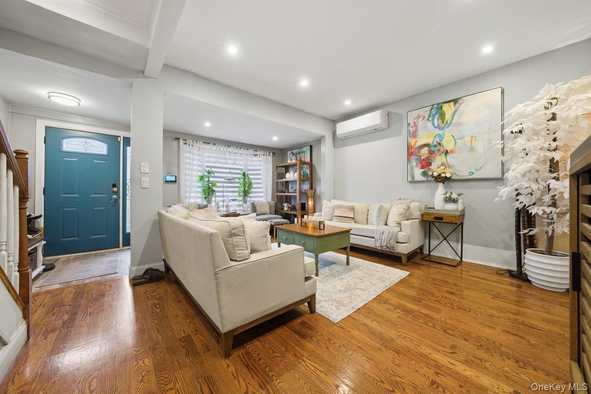 Single Family Carpenter  Bronx, NY 10470, MLS-970890-35