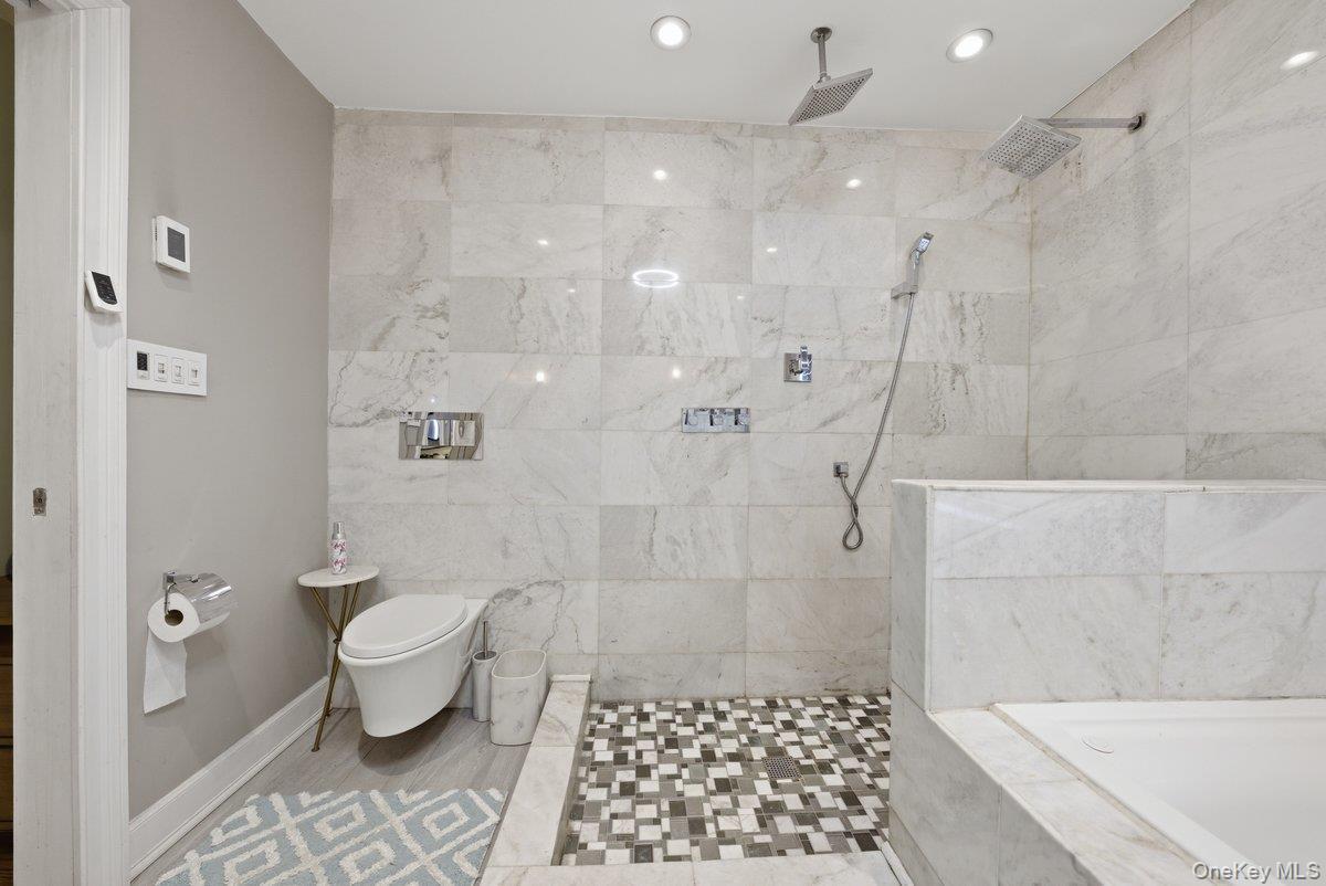 Single Family Carpenter  Bronx, NY 10470, MLS-970890-8