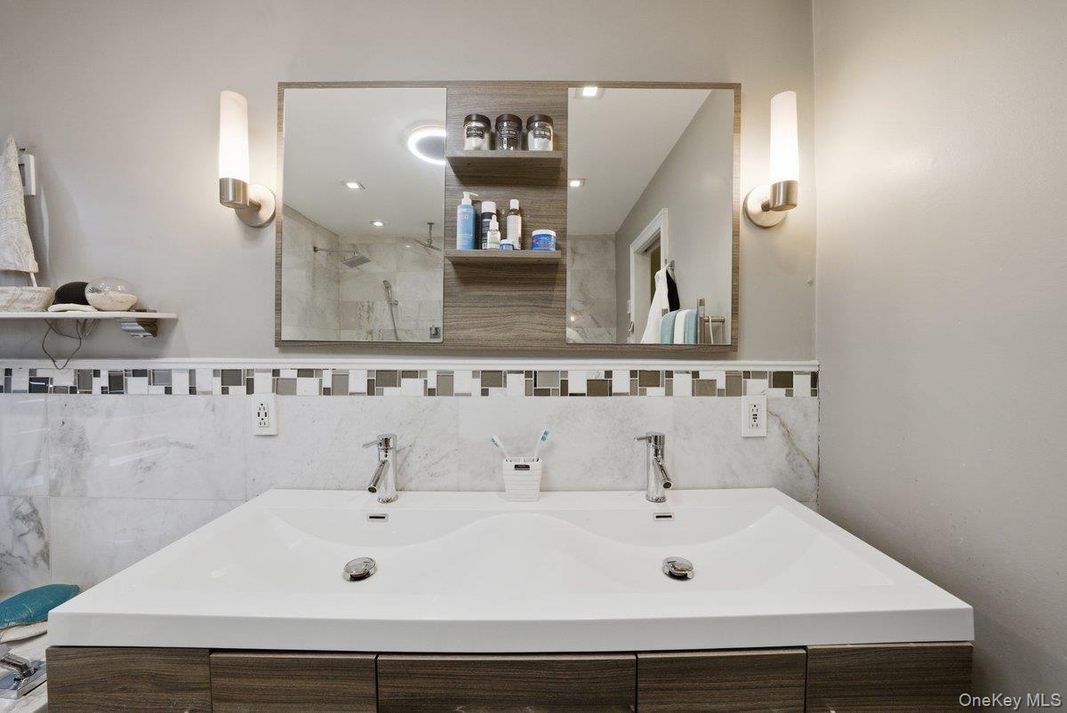 Single Family Carpenter  Bronx, NY 10470, MLS-970890-9