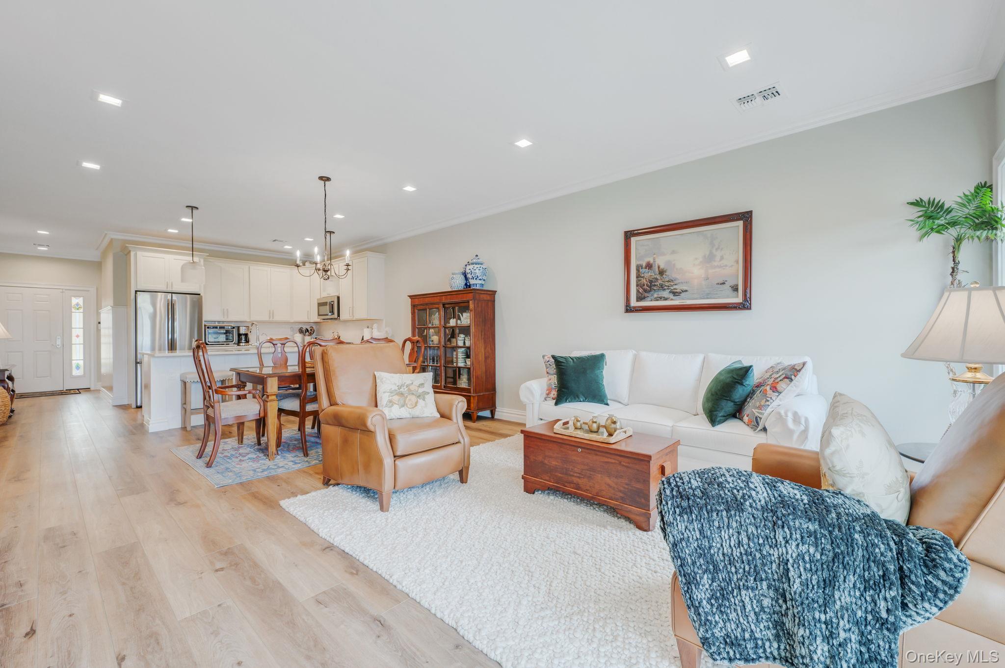 Condo Fox Hill Suffolk County, NY 11933, MLS-970952-13