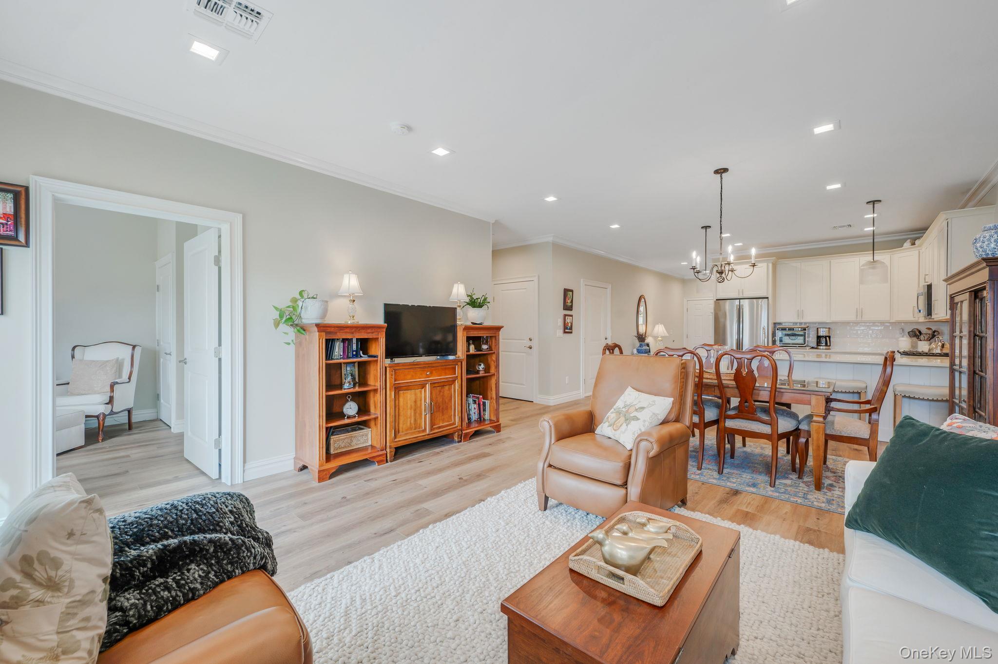 Condo Fox Hill Suffolk County, NY 11933, MLS-970952-15