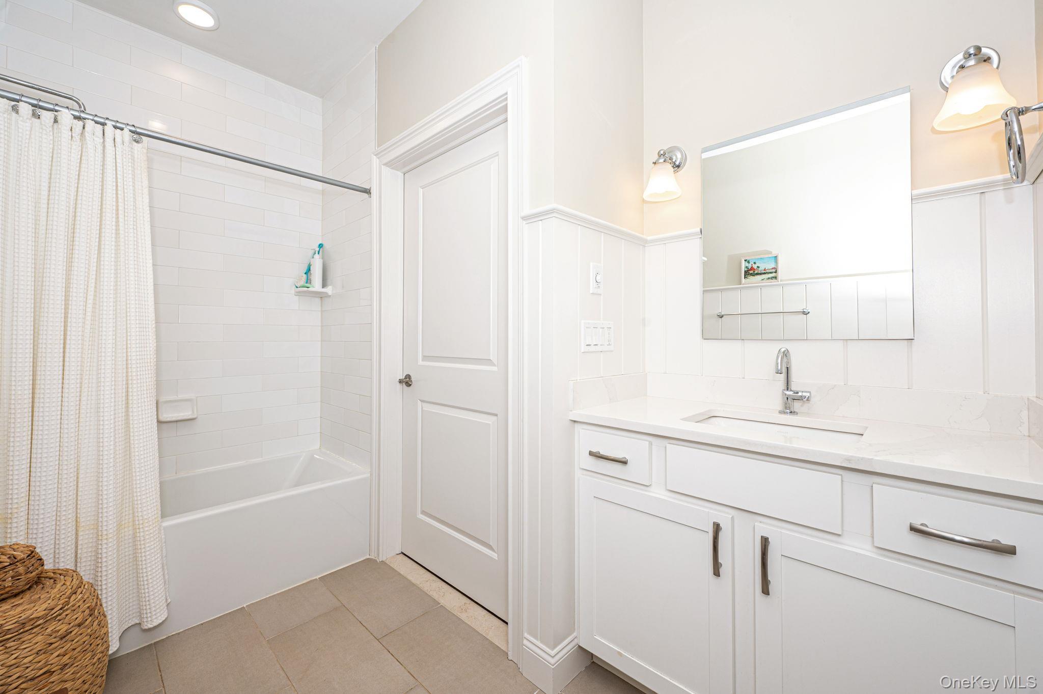 Condo Fox Hill Suffolk County, NY 11933, MLS-970952-20