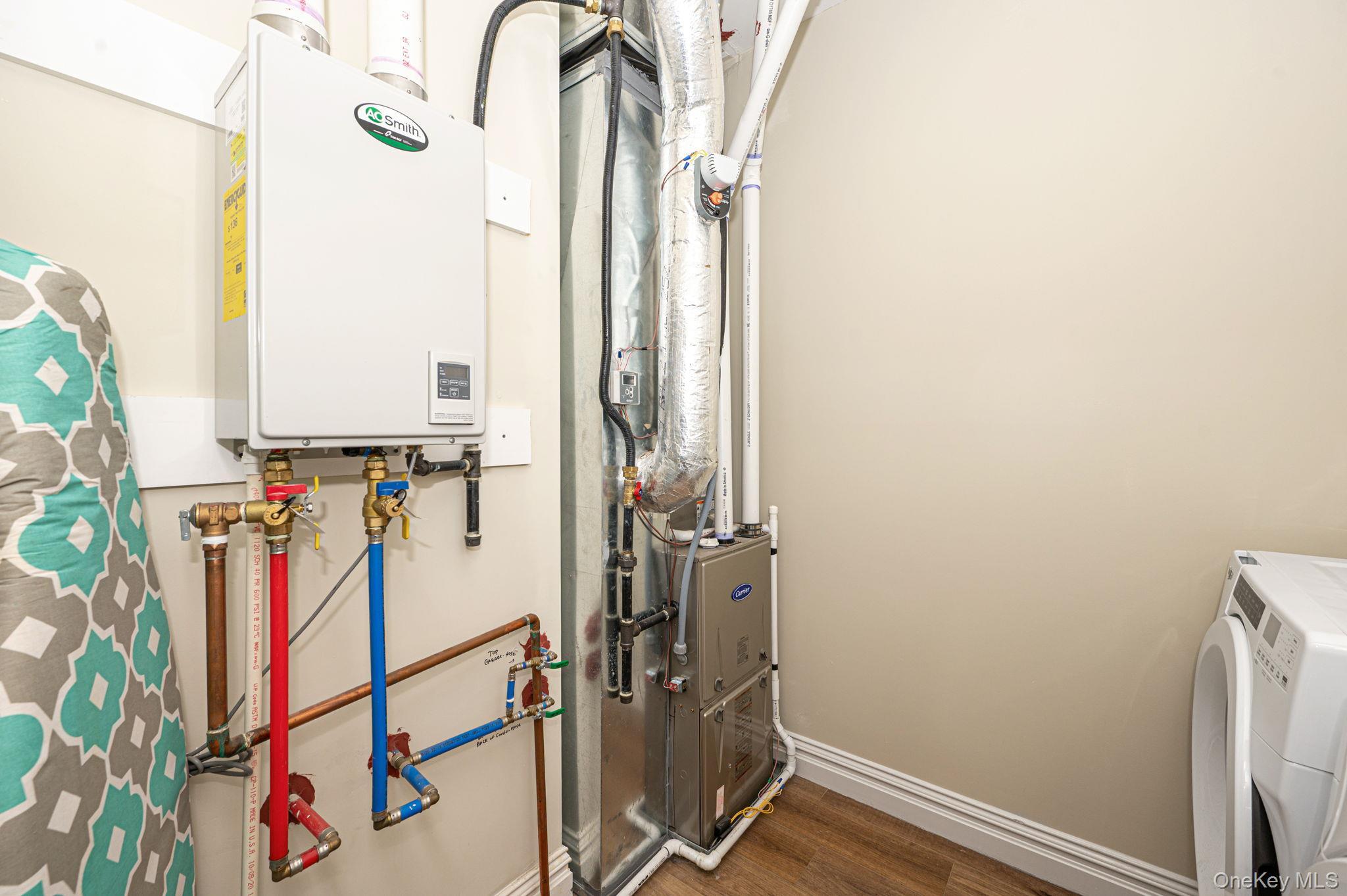 Condo Fox Hill Suffolk County, NY 11933, MLS-970952-24