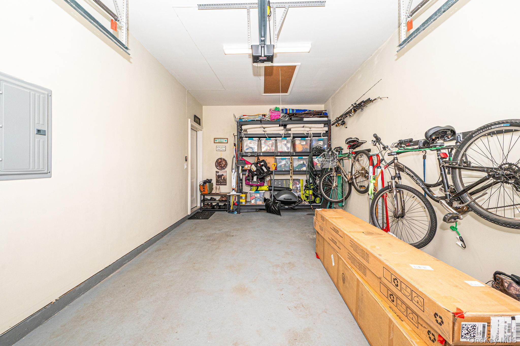 Condo Fox Hill Suffolk County, NY 11933, MLS-970952-25