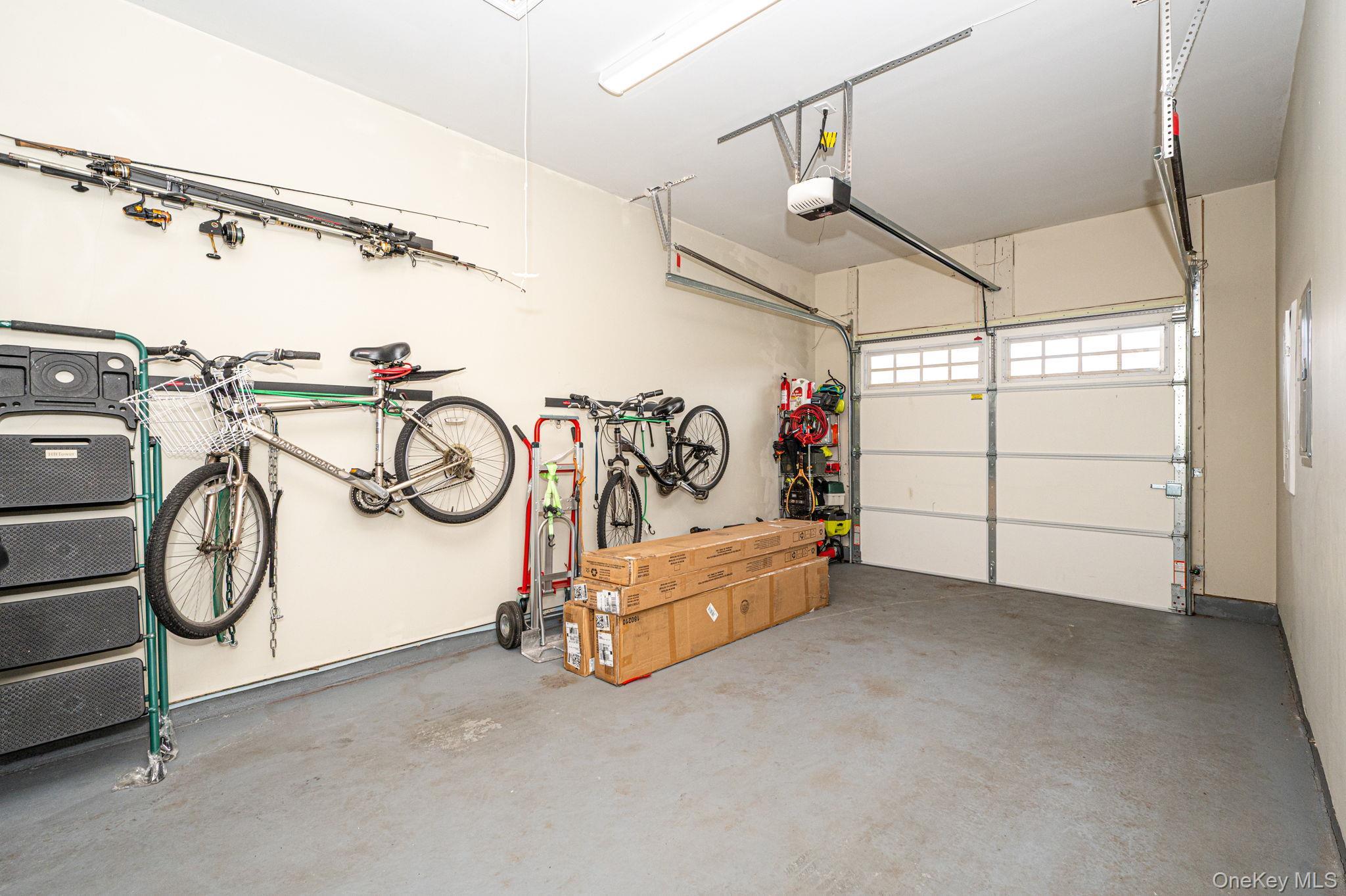 Condo Fox Hill Suffolk County, NY 11933, MLS-970952-26